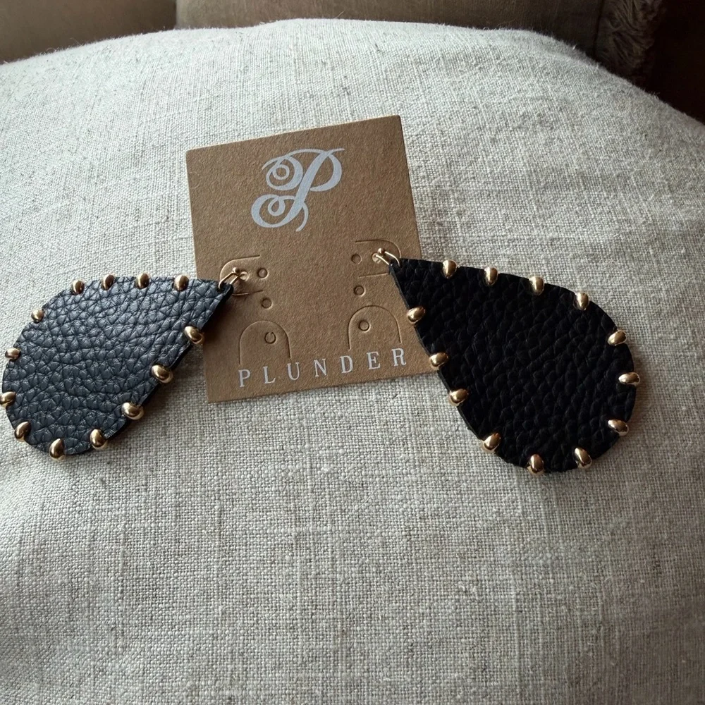 ‼️NWT Plunder Black and Gold Studded Teardrop Earrings